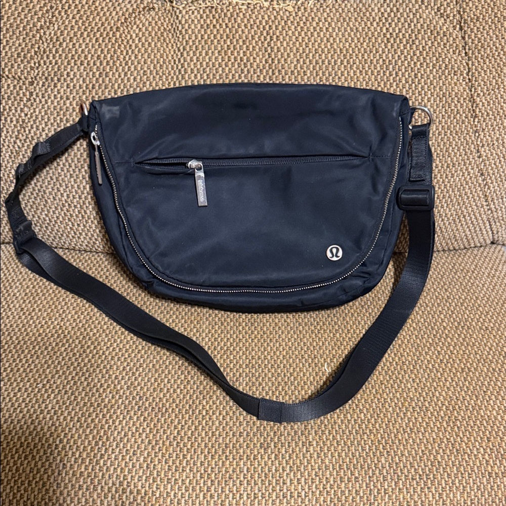 lululemon athletica Black Nylon Messenger Crossbody